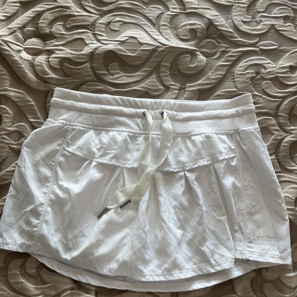 Calvin Klein skort - Picture 1 of 2